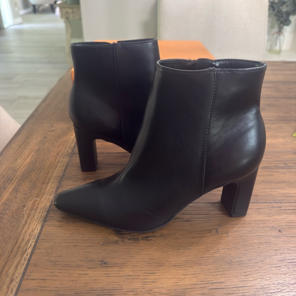 Black Women's Pointed Toe Ankle Boots